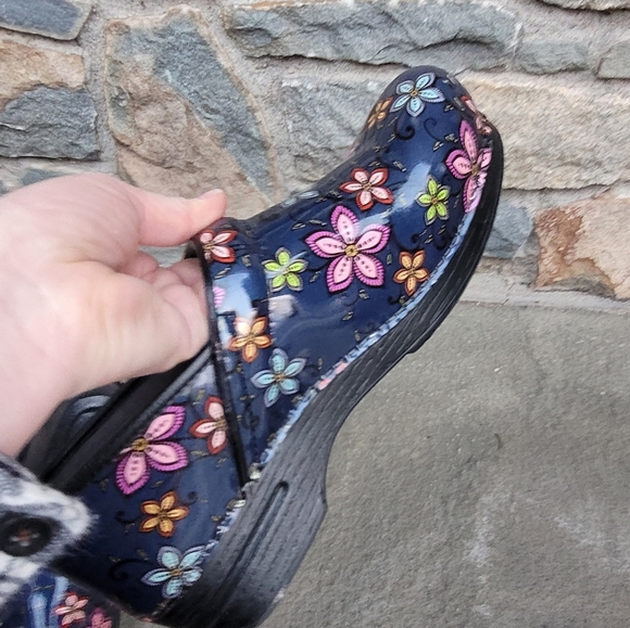 Dansko XP Floral Navy patent leather  clogs - Picture 6 of 13